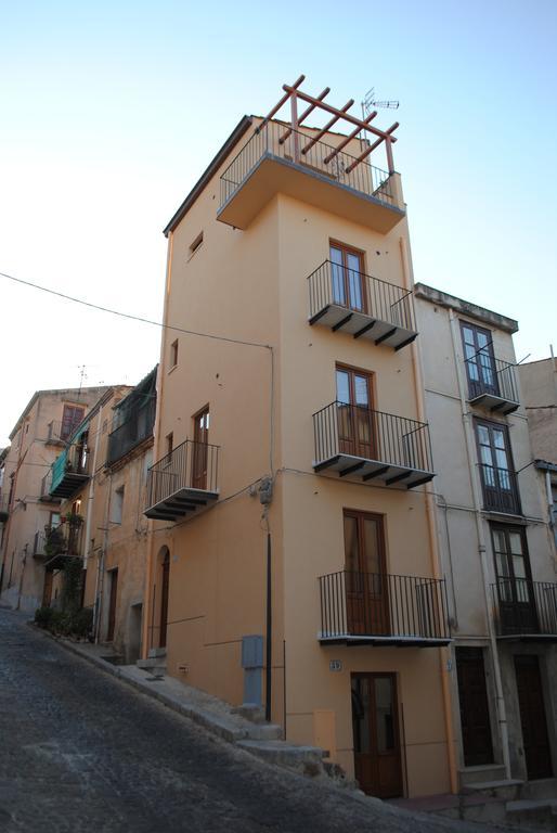 Case Spazioscena - Euterpe Castelbuono  Bagian luar foto
